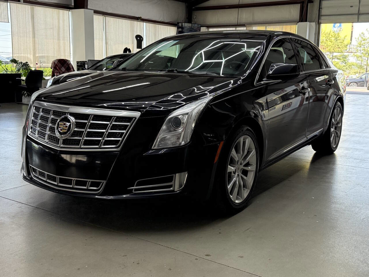 Used 2015 Cadillac XTS Luxury AWD/4WD image 3