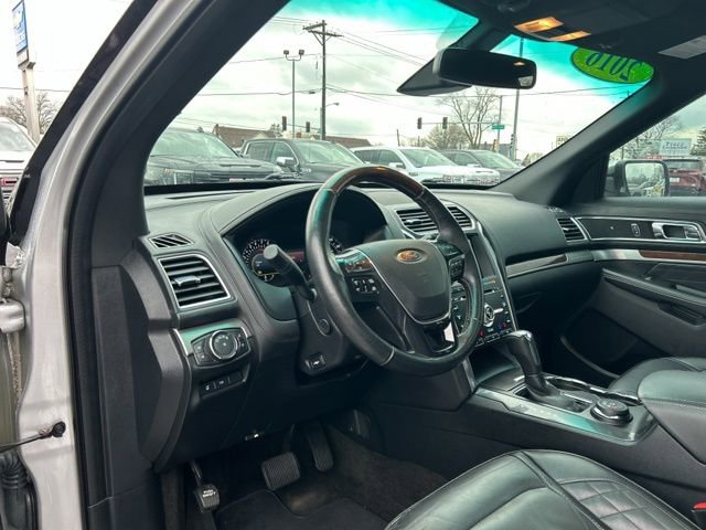 Used 2016 Ford Explorer Platinum image 32