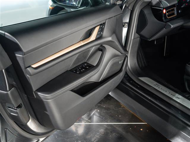 Used 2025 Porsche Taycan 4S AWD/4WD image 22