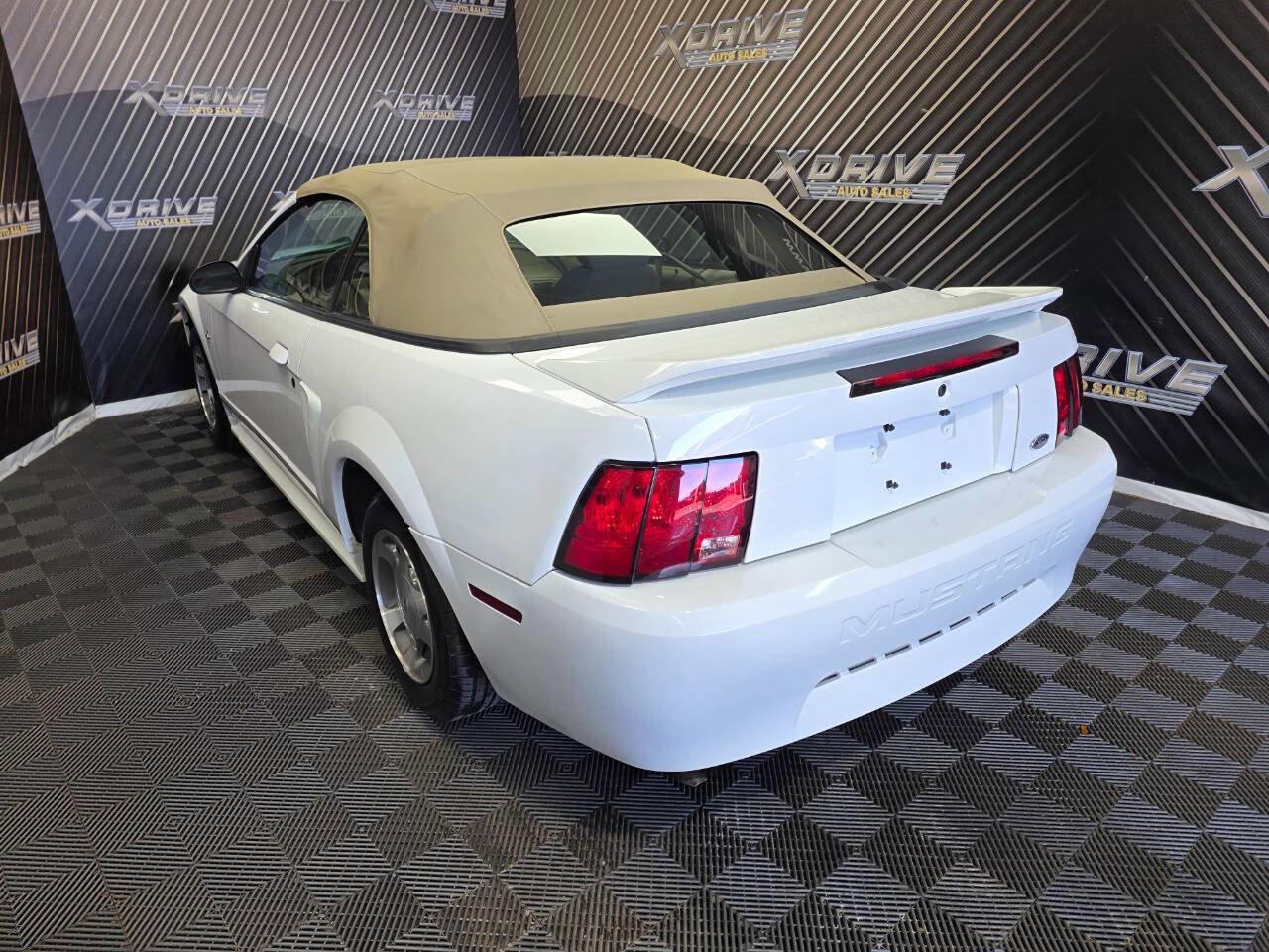 Used 2000 Ford Mustang Base 2dr Convertible RWD image 12