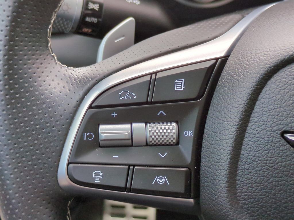 Used 2025 Genesis G70 2.5T w/ Sport Prestige Package image 22