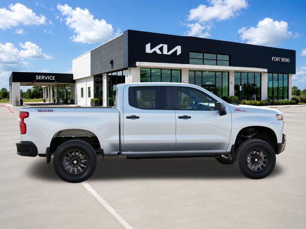 Used 2021 Chevrolet Silverado 1500 Custom Trail Boss w/ LPO, Dark Essentials Package AWD/4WD image 4