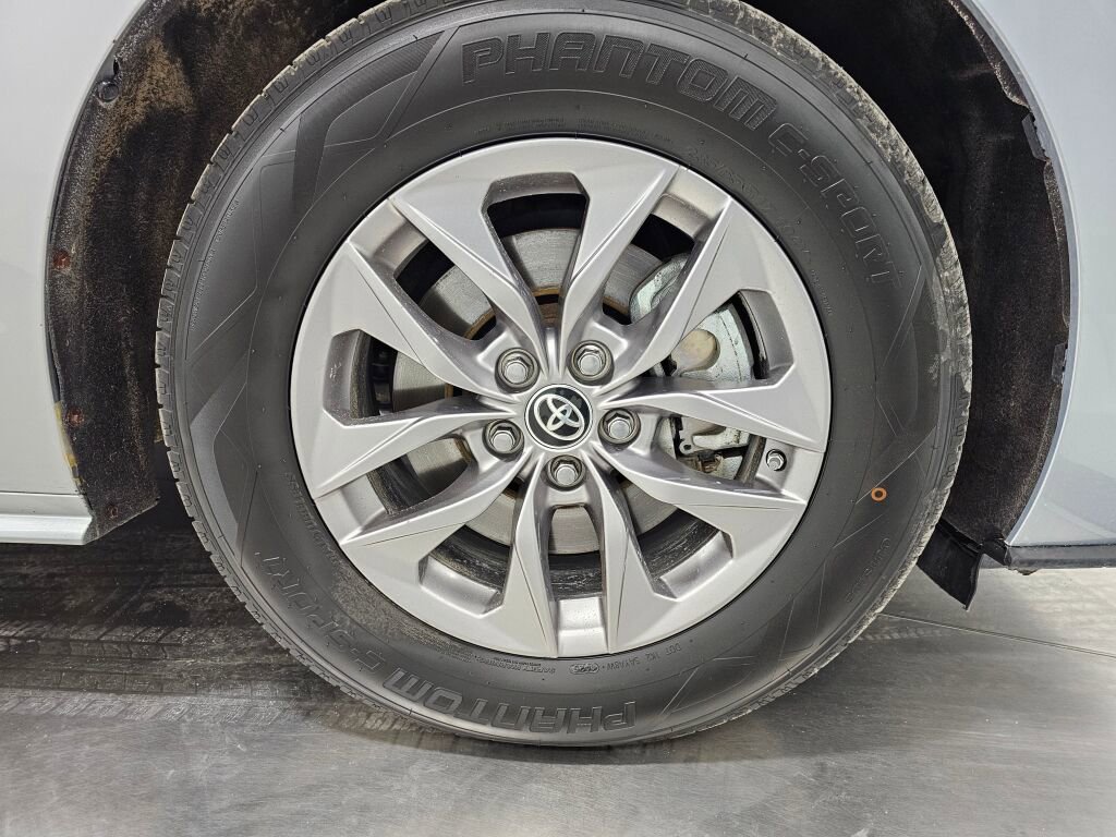 Used 2021 Toyota Sienna XLE w/ XLE Plus Package FWD image 9