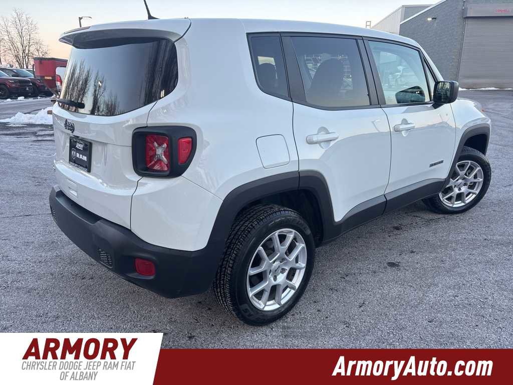 Used 2023 Jeep Renegade Latitude image 4