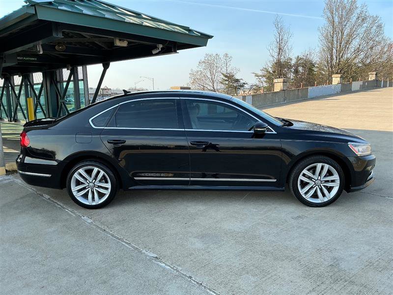 Used 2016 Volkswagen Passat 1.8T w/ Lighting Package image 8