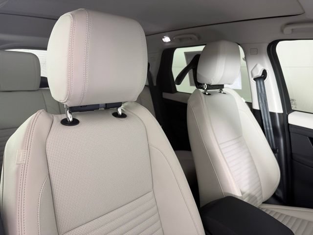 Used 2025 Land Rover Discovery Sport S AWD/4WD image 33