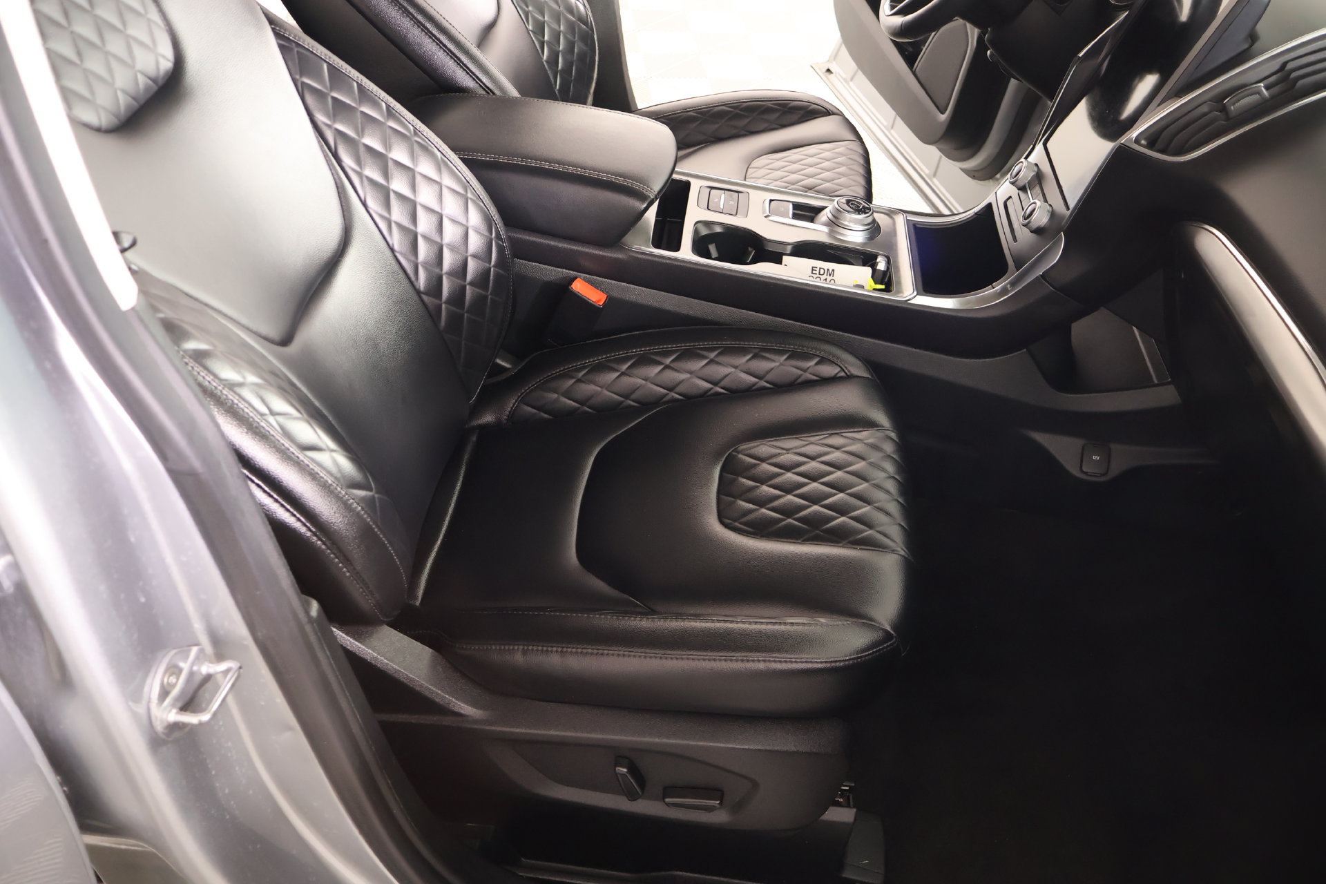 Used 2024 Ford Edge Titanium AWD/4WD image 13