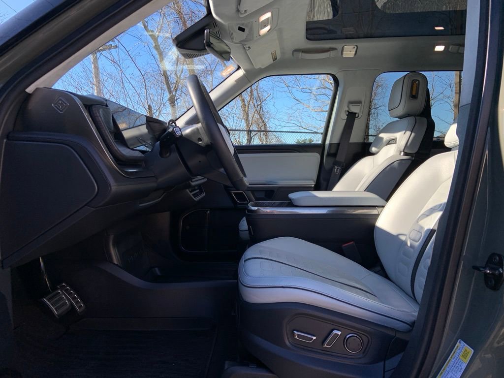 Used 2023 Rivian R1S Launch Edition image 14