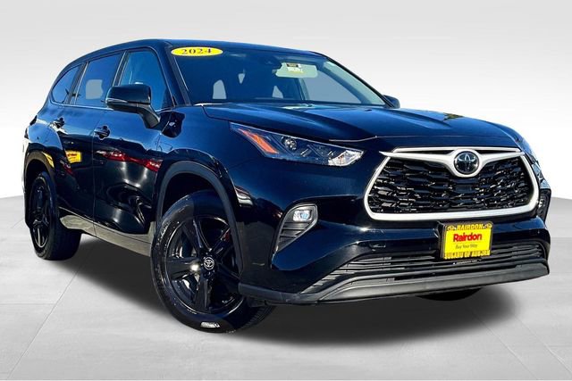Used 2024 Toyota Highlander LE