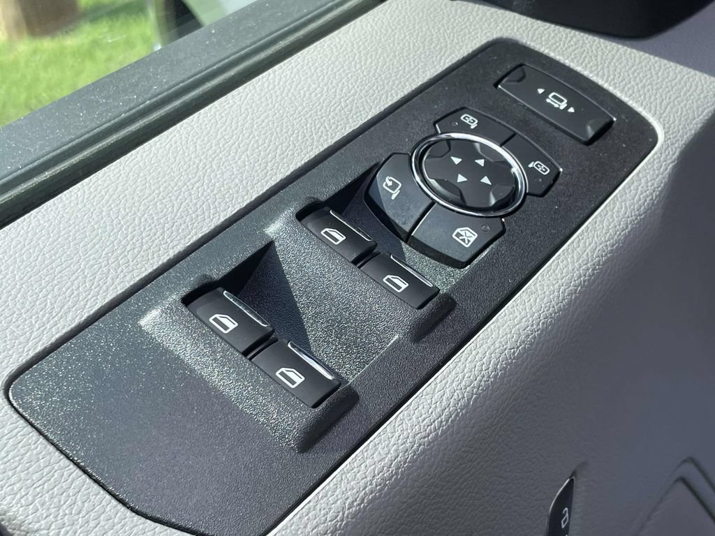 Used 2021 Ford F350 XLT w/ XLT Premium Package AWD/4WD image 15