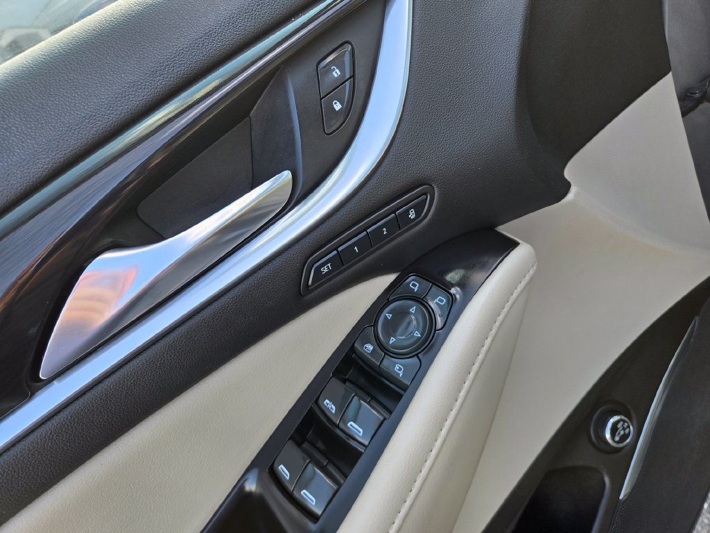 Used 2020 Buick Enclave Premium w/ Sun and Sites Package FWD image 27