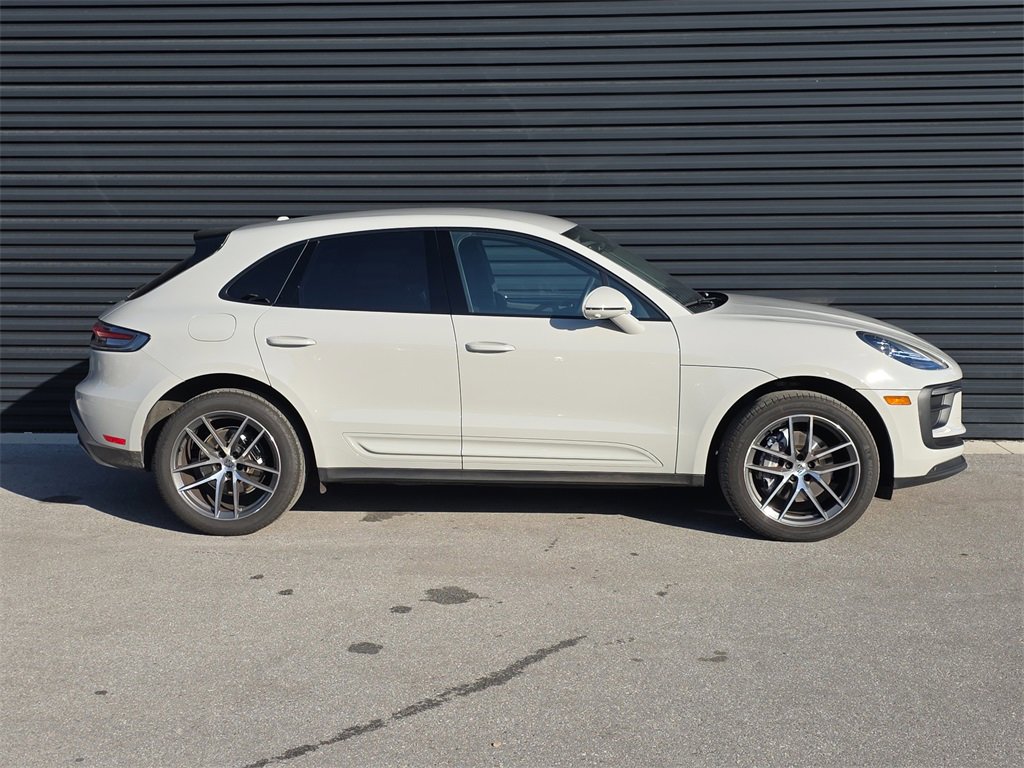 Certified 2022 Porsche Macan image 8