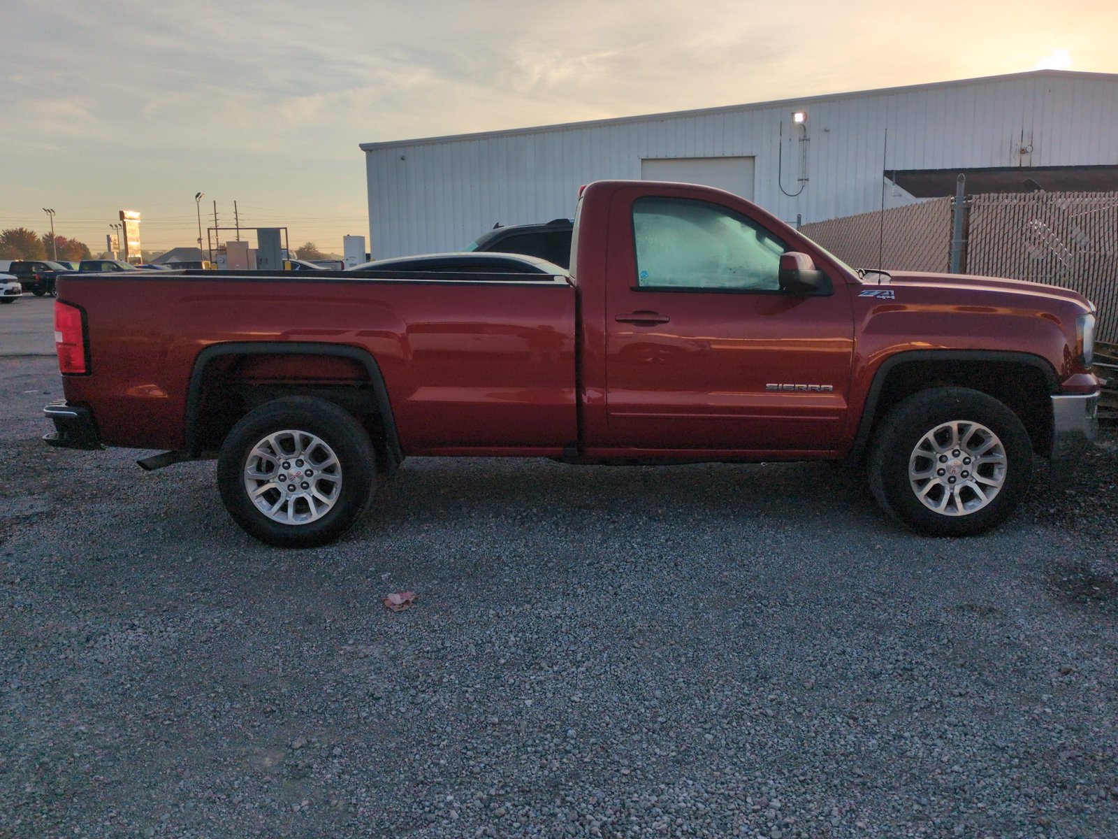 Used 2018 GMC Sierra 1500 SLE w/ SLE Preferred Package AWD/4WD image 4