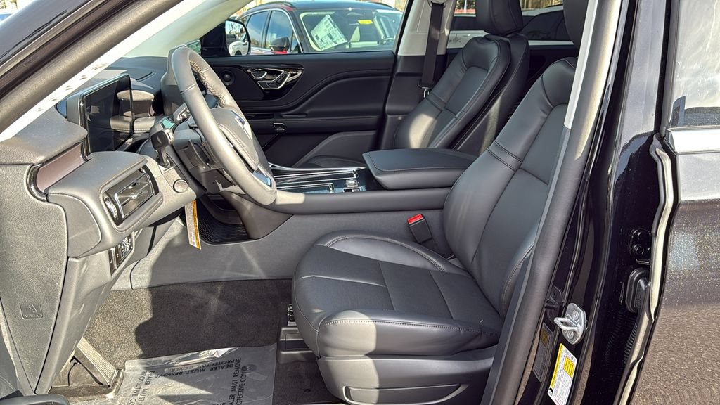 New 2025 Lincoln Aviator AWD w/ Equipment Group 101A image 17