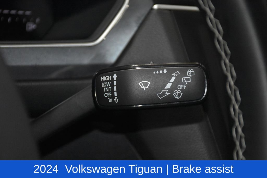 Used 2024 Volkswagen Tiguan SE image 12
