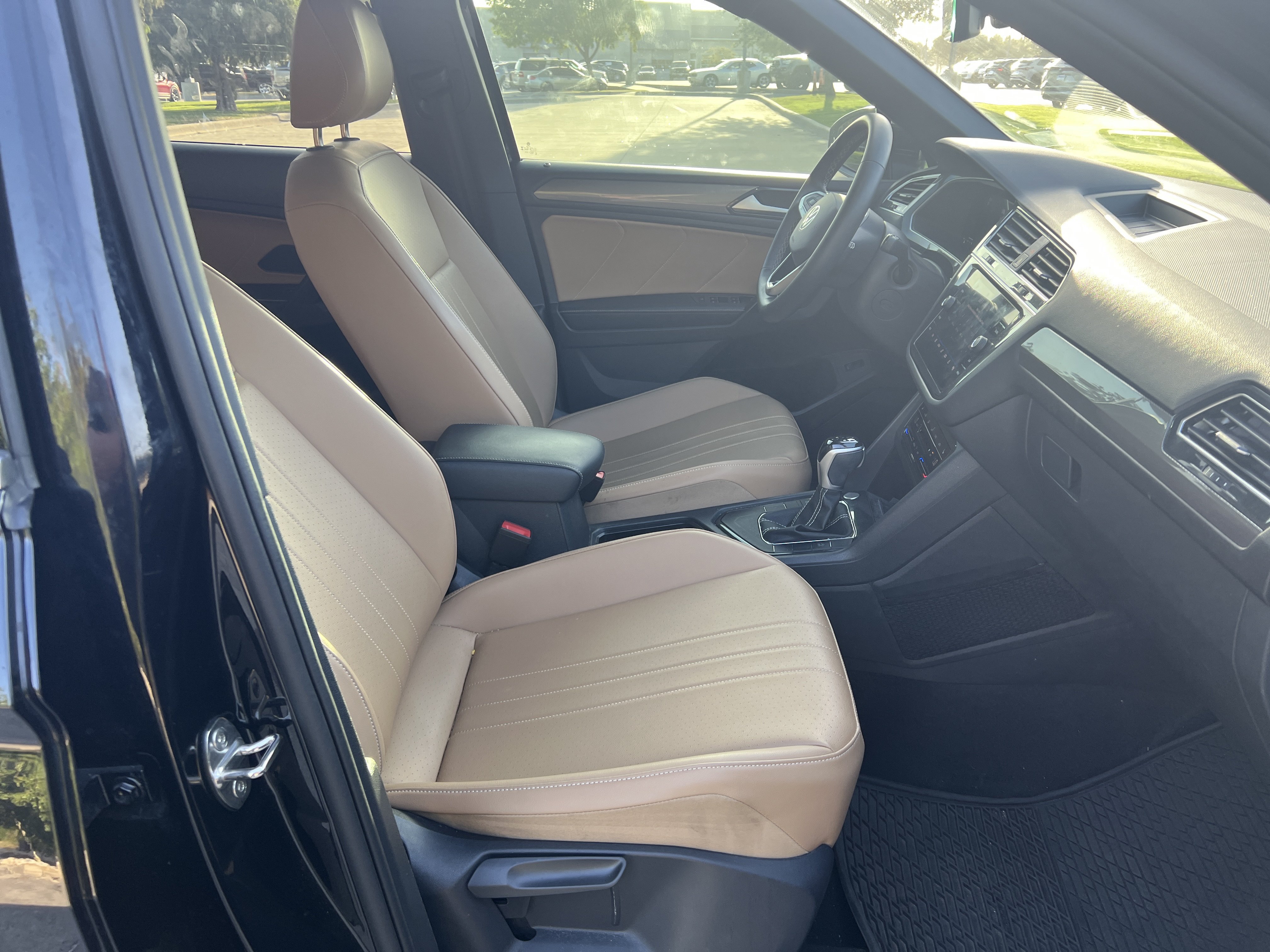 Used 2024 Volkswagen Tiguan SE w/ MDO Package, Three-Row FWD image 26
