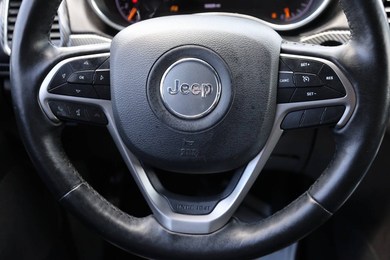Used 2019 Jeep Grand Cherokee Limited AWD/4WD image 18