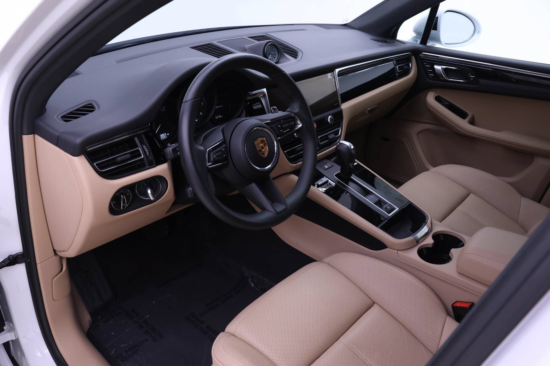 Used 2025 Porsche Macan AWD/4WD image 4