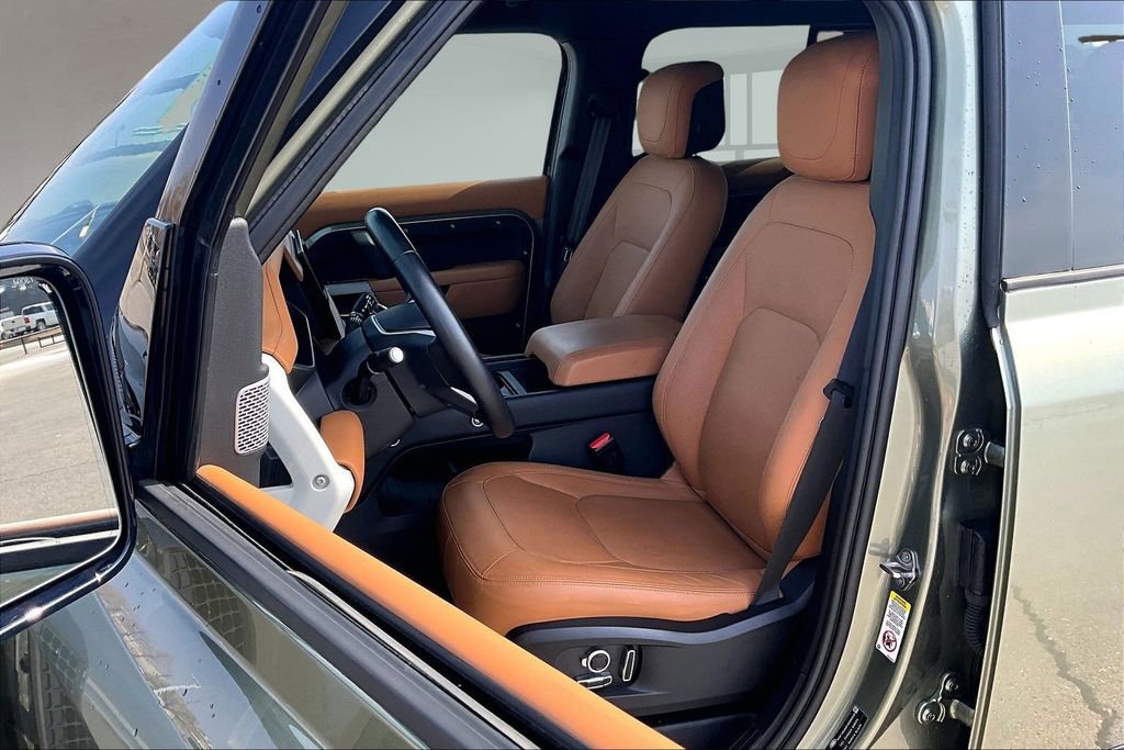 Used 2023 Land Rover Defender 130 SE image 26