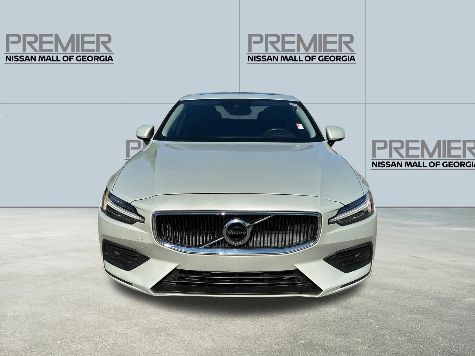 Used 2019 Volvo S60 T5 Momentum w/ Multimedia Package FWD image 2
