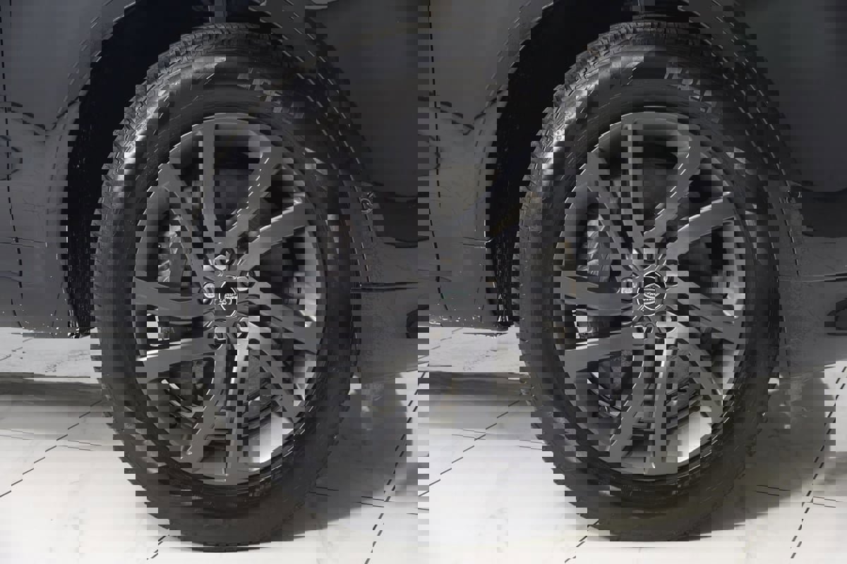 Used 2023 Land Rover Discovery S R-Dynamic image 17