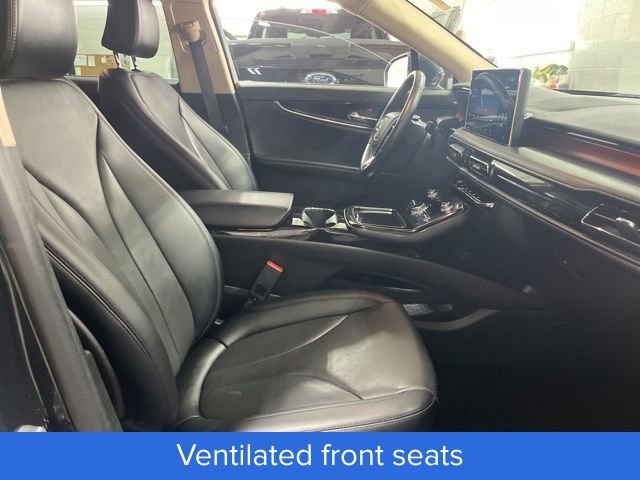 Used 2023 Lincoln Nautilus Reserve image 32