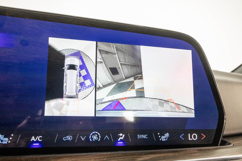 Used 2025 Chevrolet Suburban Z71 AWD/4WD image 24