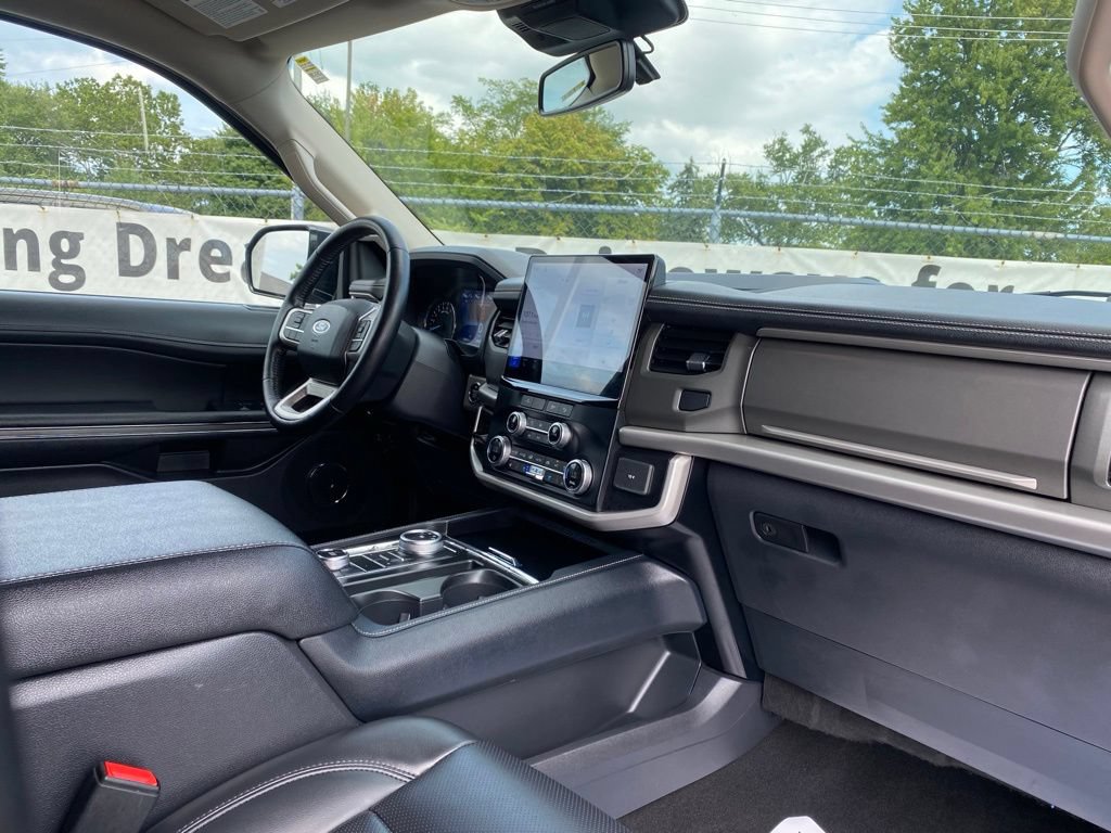 Used 2024 Ford Expedition XLT AWD/4WD image 19