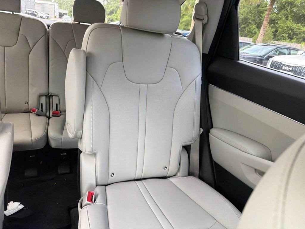 Certified 2025 Kia Sorento EX FWD image 17