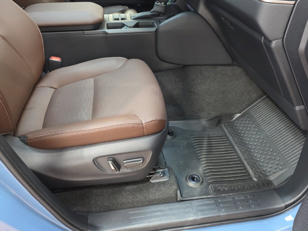 Used 2025 Toyota Land Cruiser image 10
