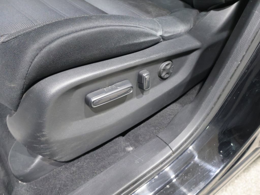 Used 2019 Honda CR-V EX image 12