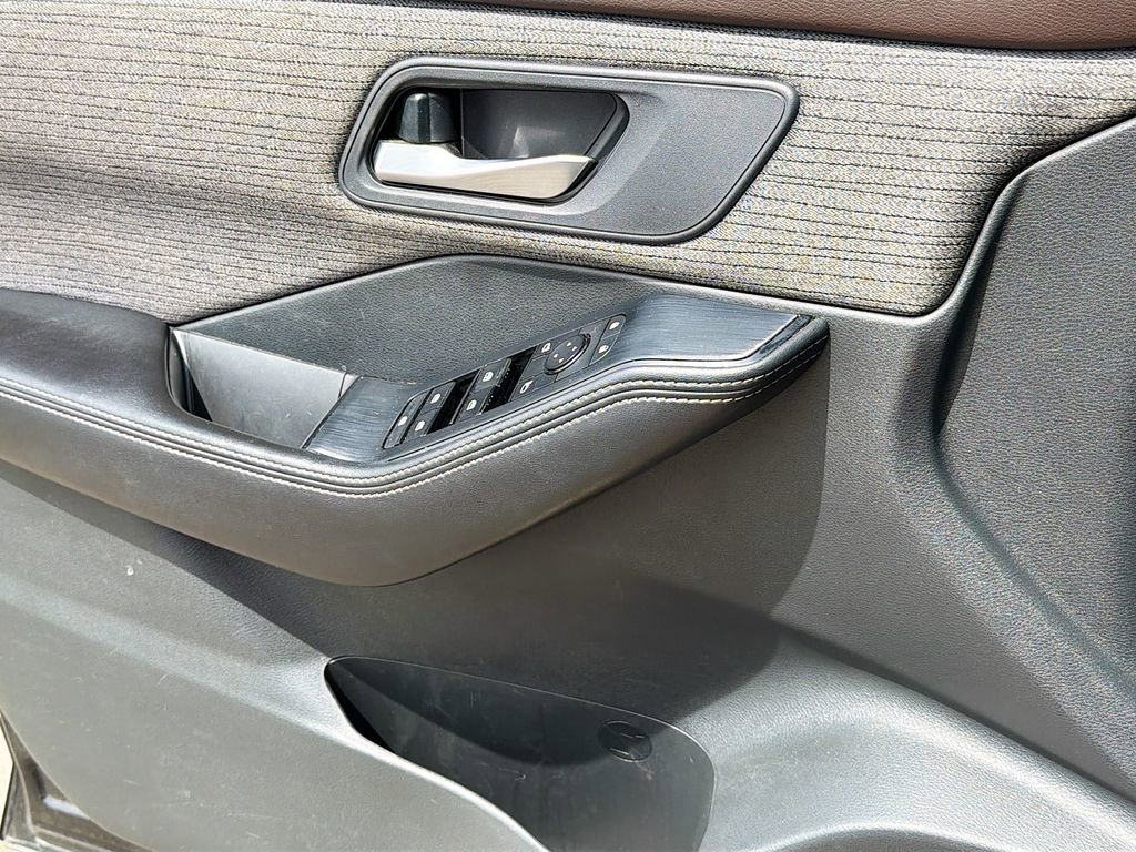 Used 2021 Nissan Rogue SV FWD image 23