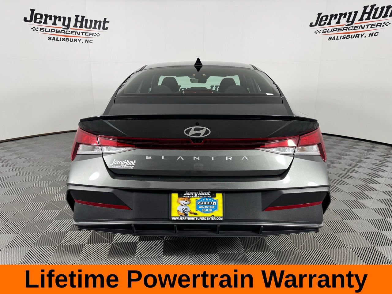Used 2025 Hyundai Elantra Sport image 8