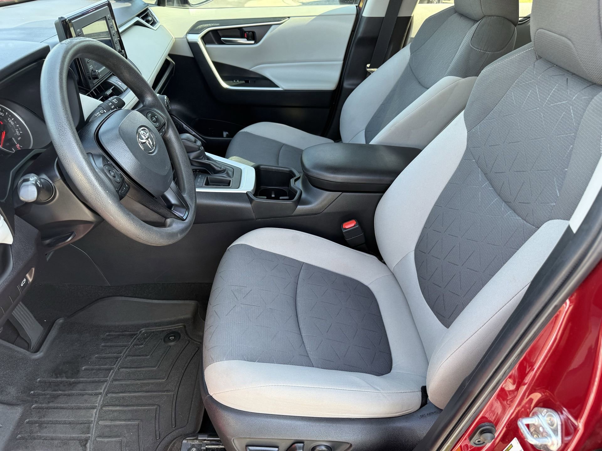 Used 2022 Toyota RAV4 XLE image 20