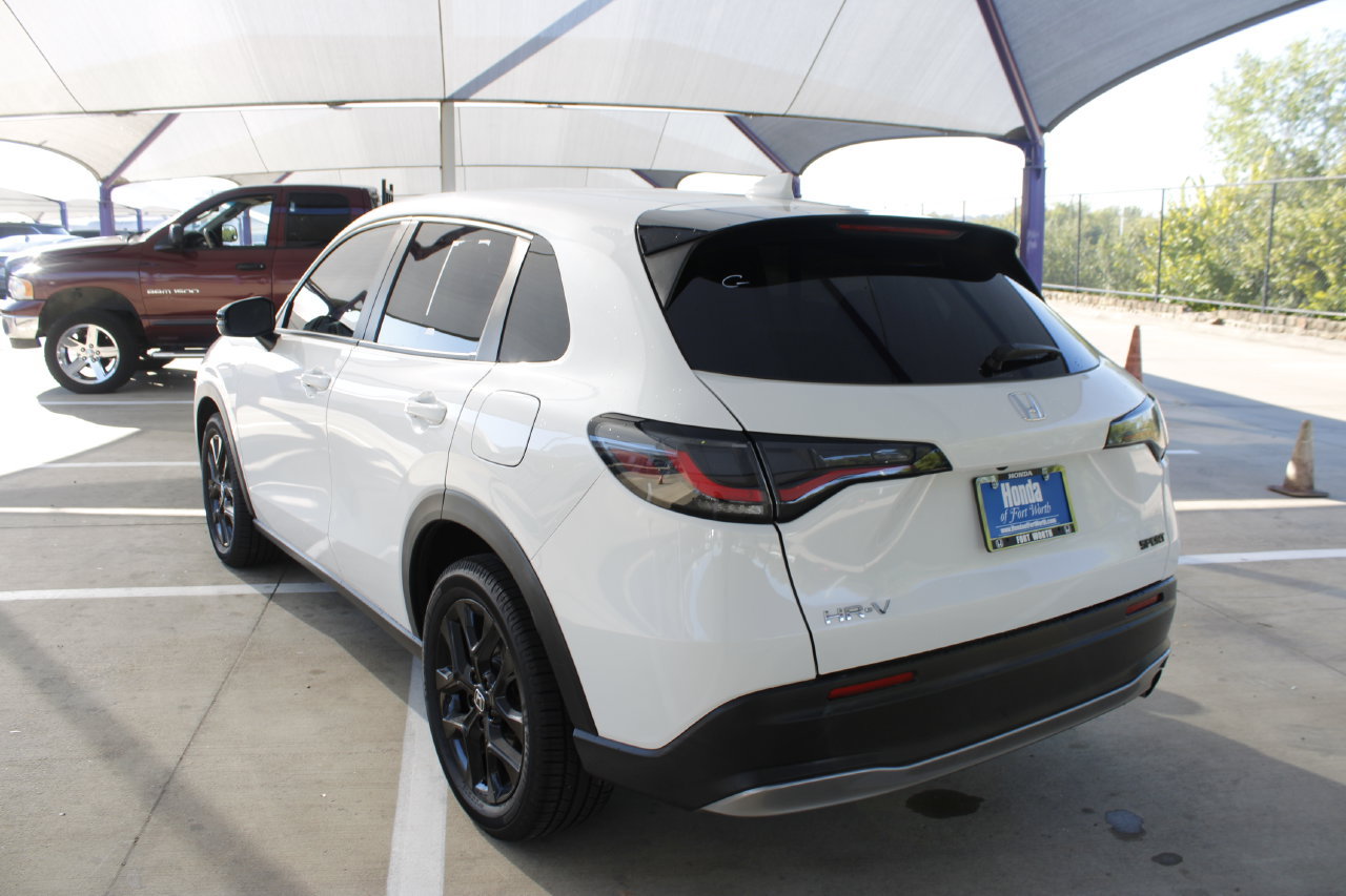 Used 2024 Honda HR-V Sport image 3