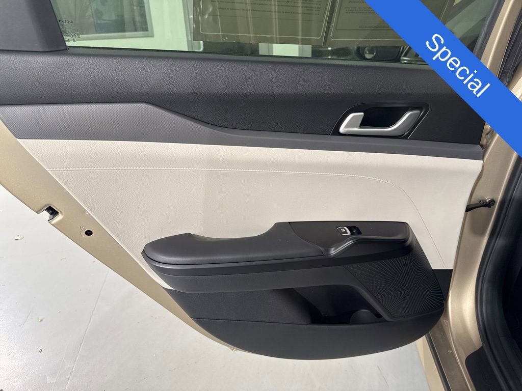 Used 2022 Kia K5 LXS FWD image 16