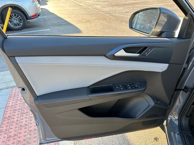 New 2024 Volkswagen Taos SE image 10