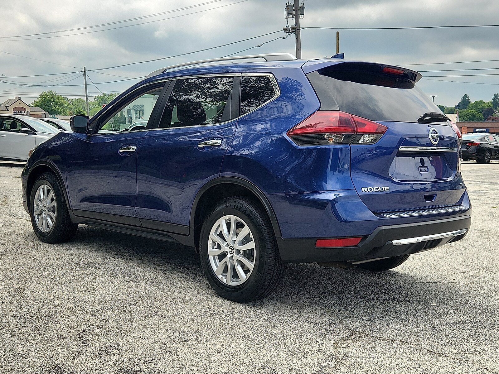 Used 2018 Nissan Rogue SV FWD image 4