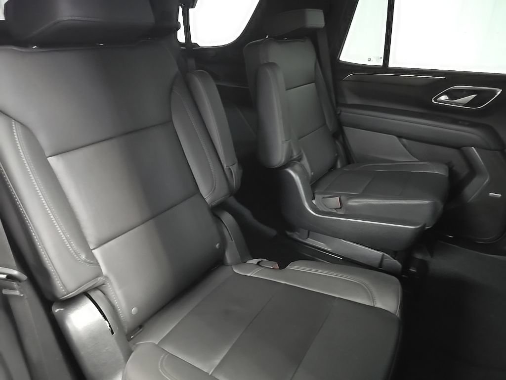 Used 2022 Chevrolet Tahoe Z71 w/ Luxury Package AWD/4WD image 17