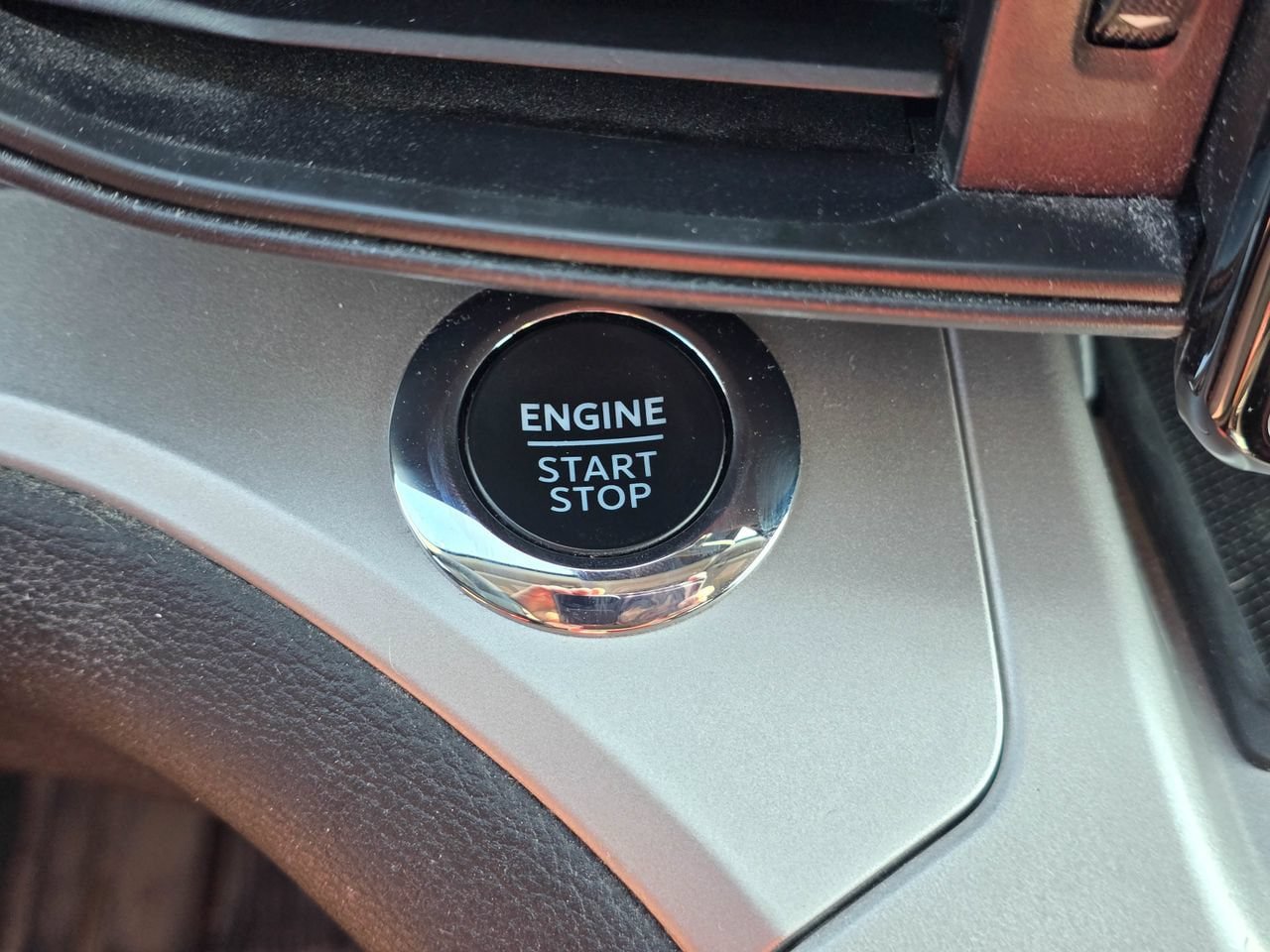 Used 2023 Ford Explorer XLT AWD/4WD image 19