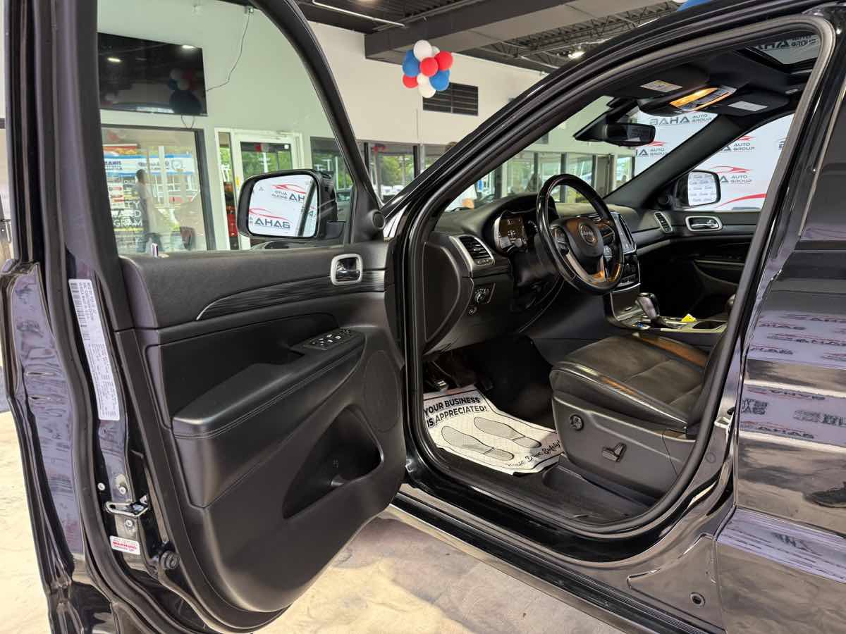Used 2021 Jeep Grand Cherokee Laredo X AWD/4WD image 25