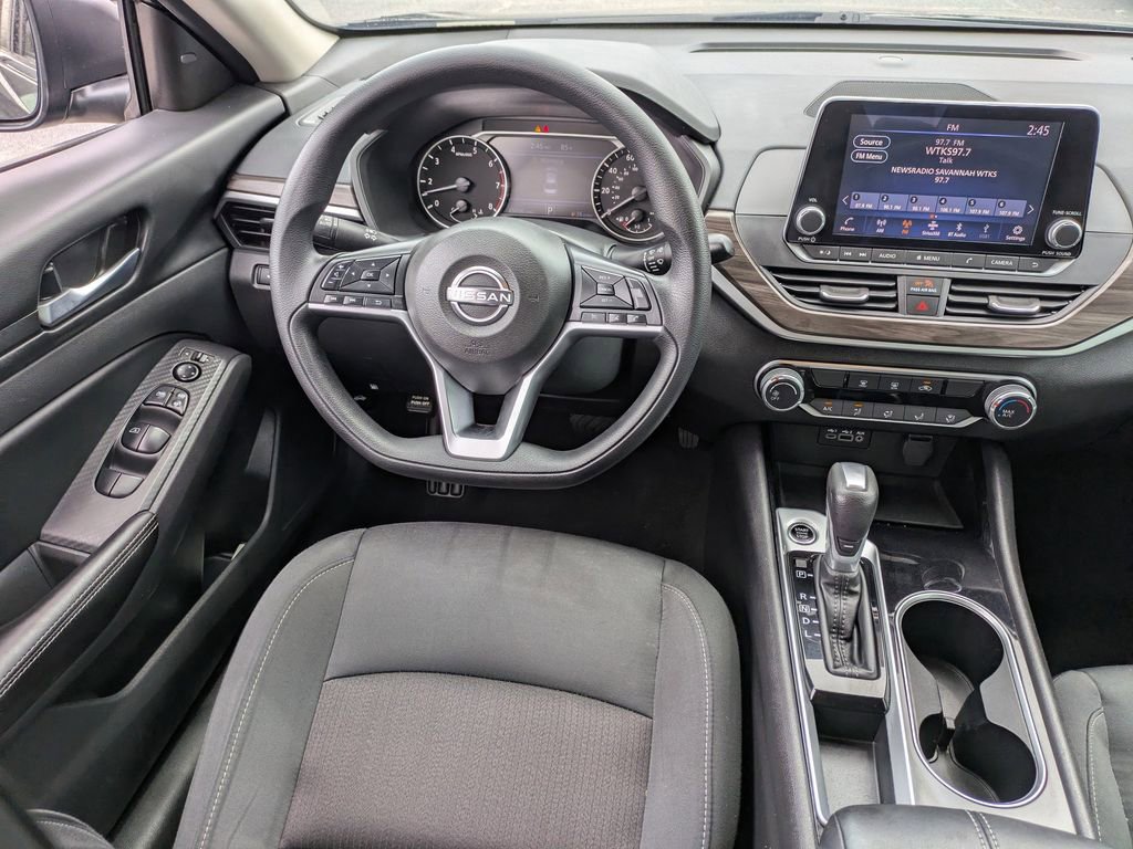 Used 2024 Nissan Altima 2.5 SV FWD image 16