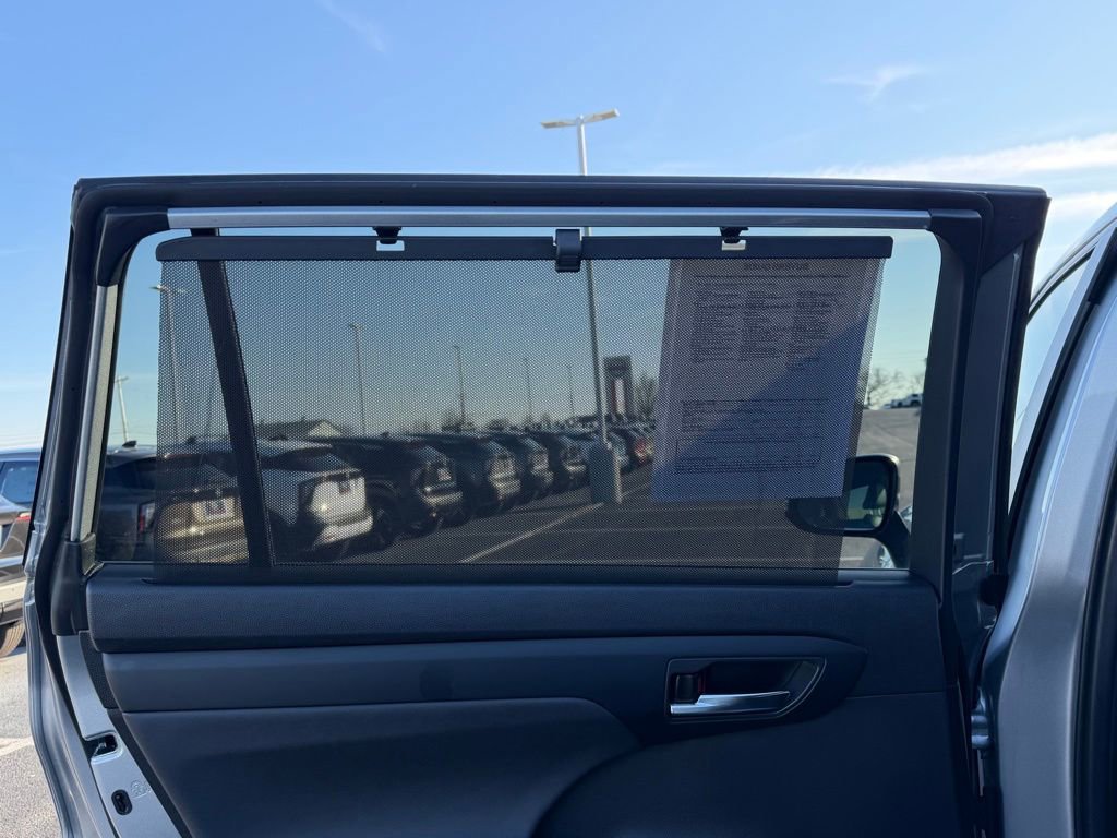 Used 2024 Toyota Highlander XLE image 18