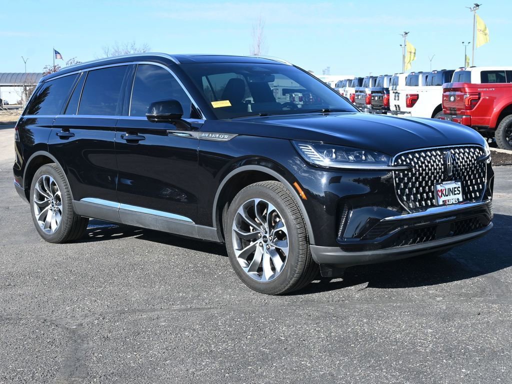 Used 2025 Lincoln Aviator Reserve w/ Illumination Package AWD/4WD image 3