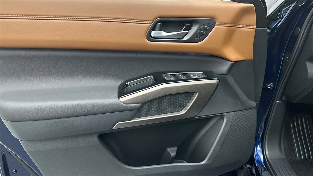 New 2025 Nissan Pathfinder Platinum w/ Cargo Package image 14