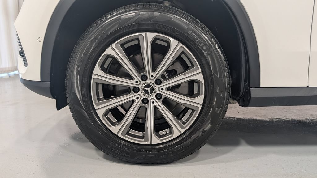 Used 2024 Mercedes-Benz GLC 300 4MATIC image 32