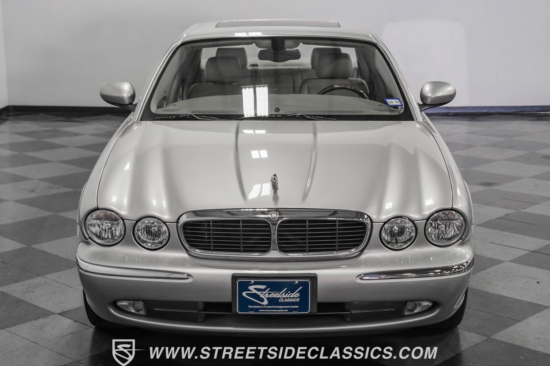 Used 2004 Jaguar XJ8 image 34