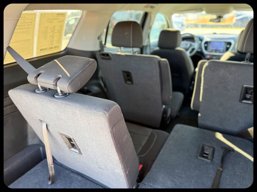 Used 2023 GMC Acadia SLE w/ Driver Convenience Package FWD image 12