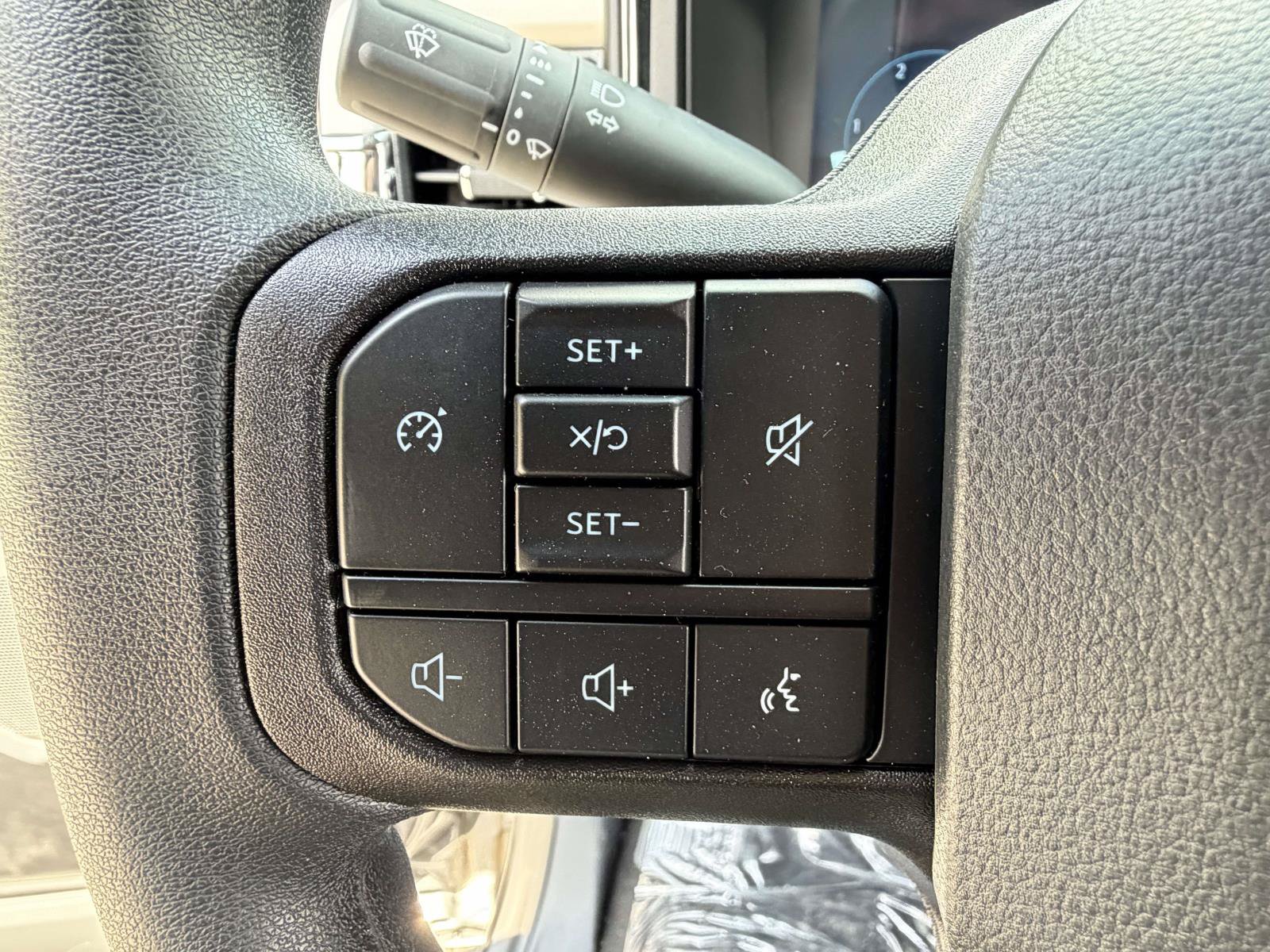 New 2026 Ford F350 XLT w/ XLT Premium Package AWD/4WD image 14