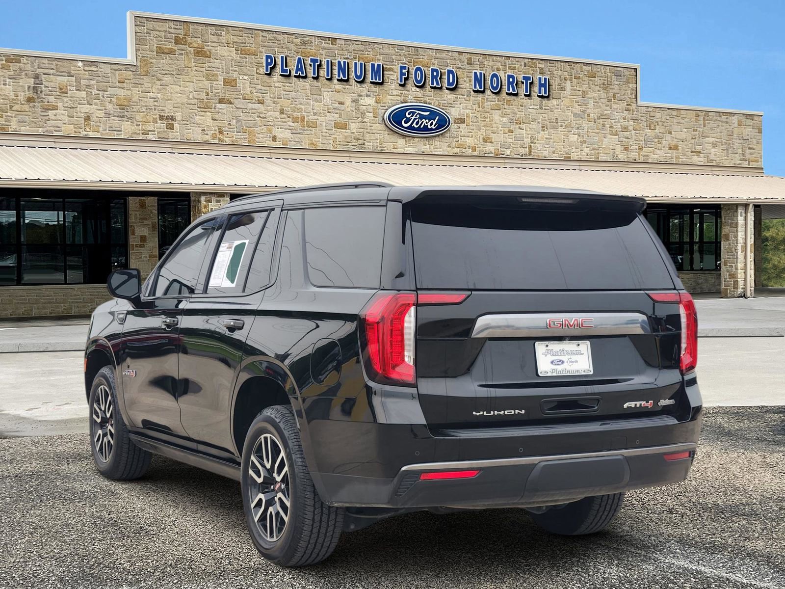 Used 2023 GMC Yukon AT4 AWD/4WD image 4